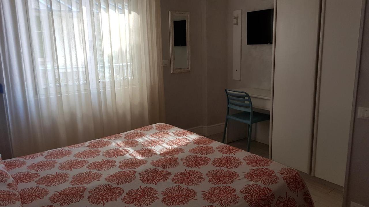 Hotel Enrico Алассио Экстерьер фото