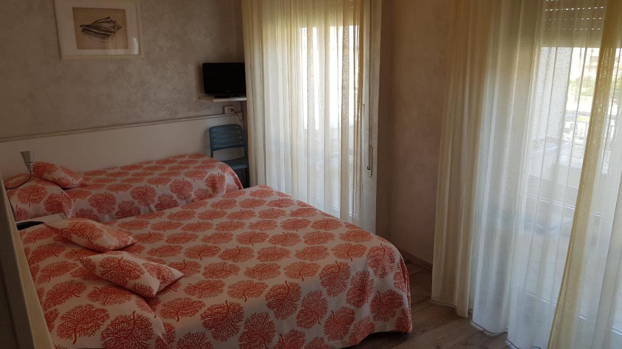 Hotel Enrico Алассио Экстерьер фото