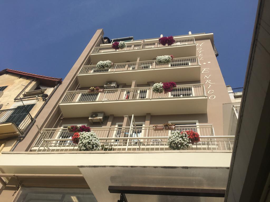 Hotel Enrico Алассио Экстерьер фото