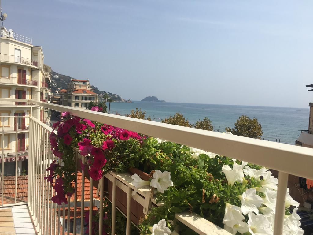 Hotel Enrico Алассио Экстерьер фото