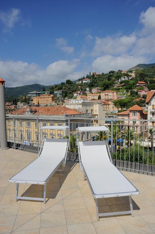 Hotel Enrico Алассио Экстерьер фото