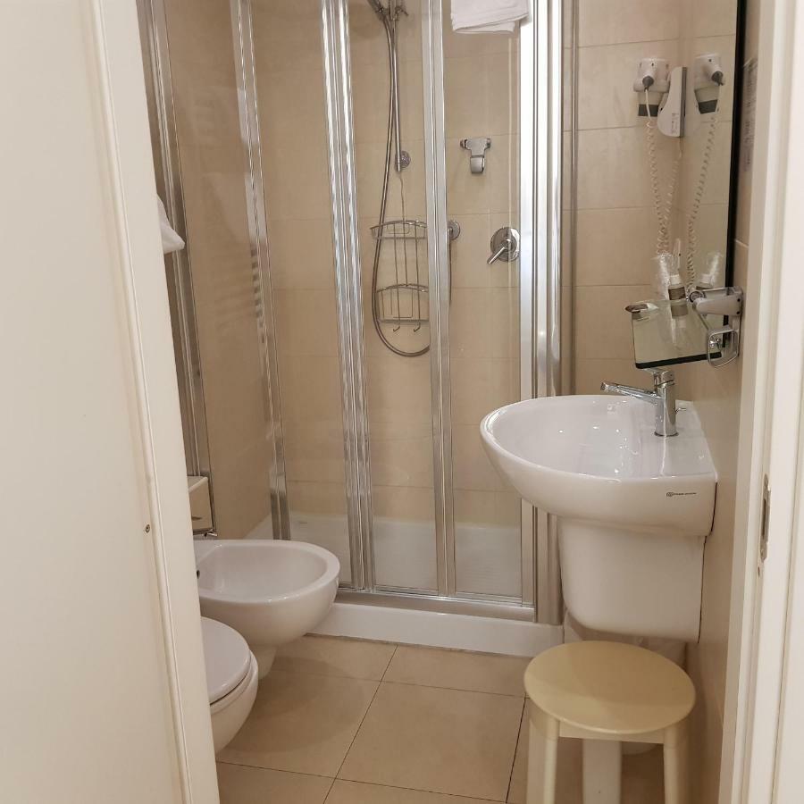 Hotel Enrico Алассио Экстерьер фото